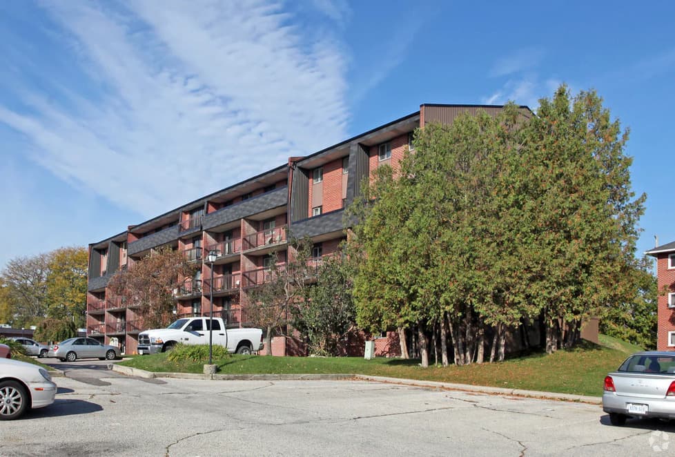 Dundas East, a multifamily rental property in Whitby, ON financed by Oakbank Capital Group